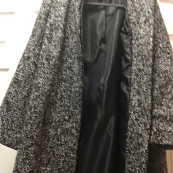 Boucle Design coat. Full length - Picture 12 of 13